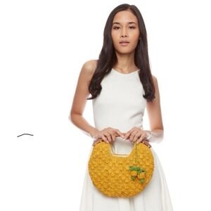 Woven Raffia Circle Tote Bag with Wooden Handle and Tassel‎ Detail